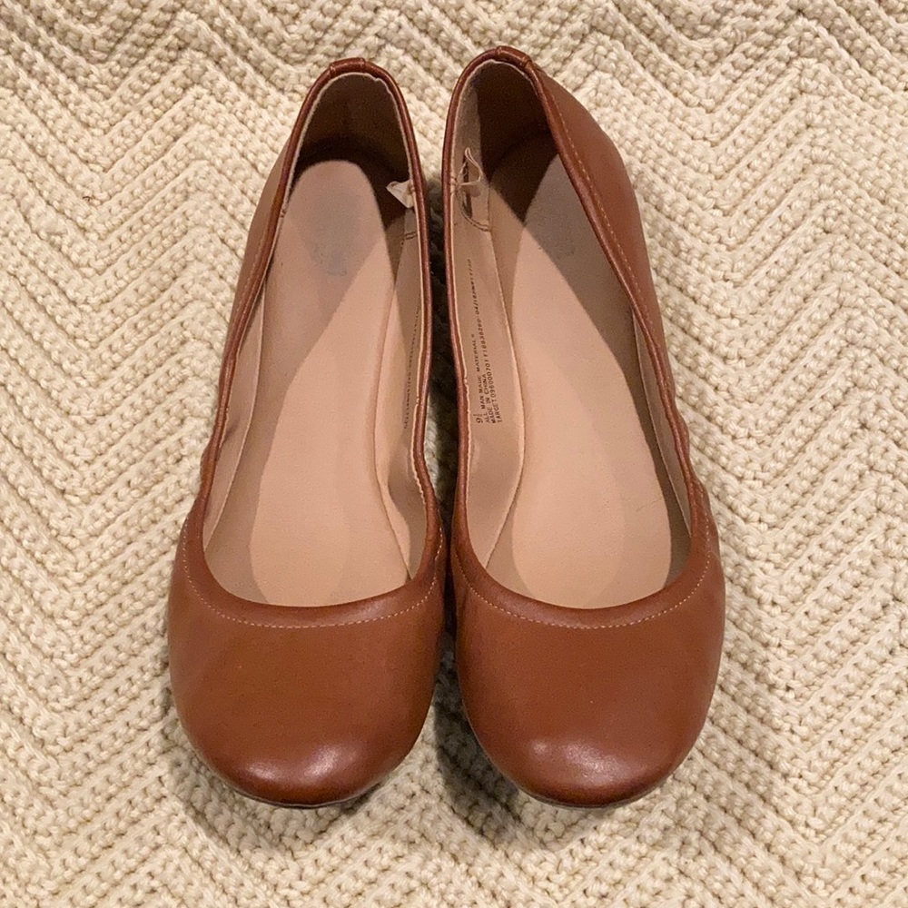 Cute & Simple Tan Flats